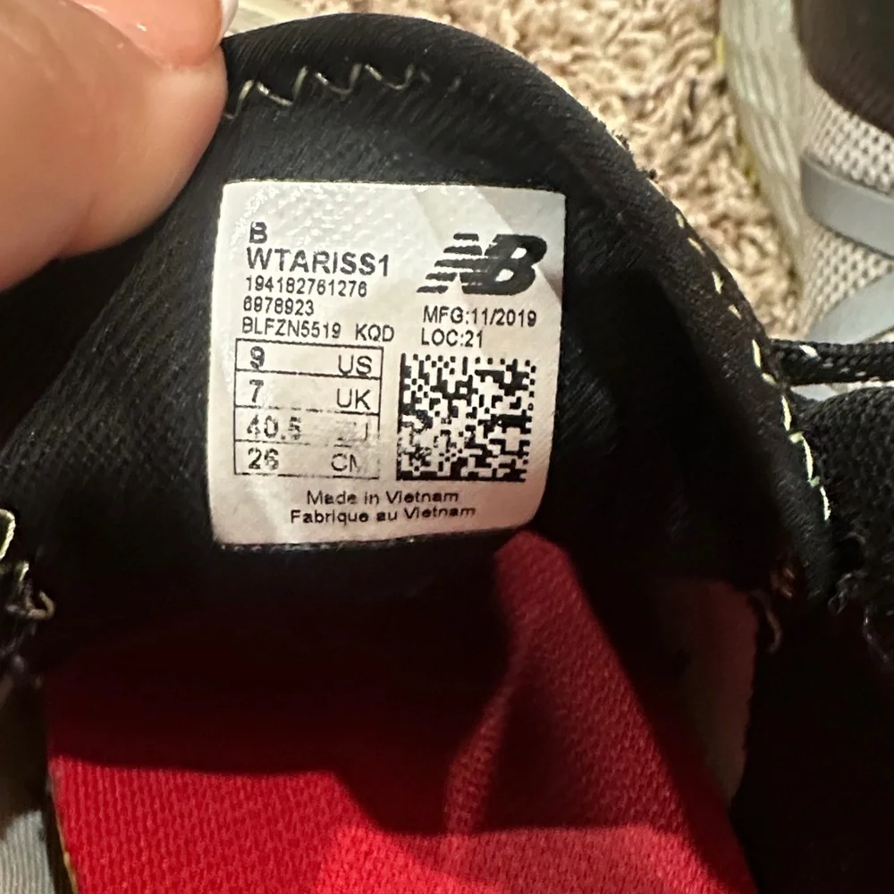 New Balance women Black and Gray Sneakers size 9